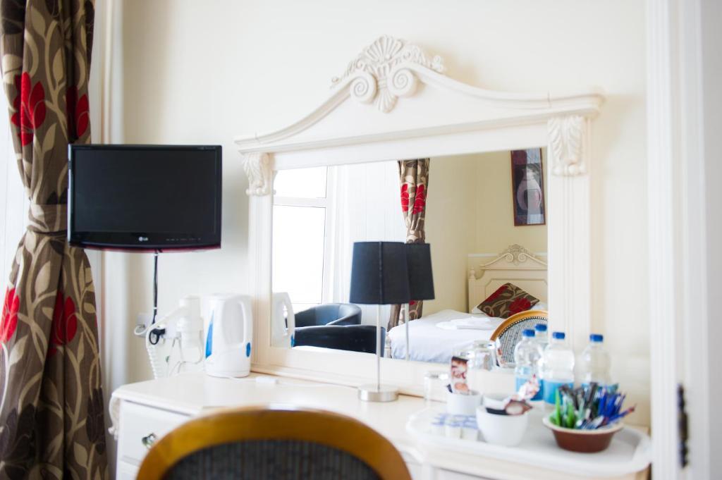 Queensbridge Hotel Aberystwyth Bagian luar foto