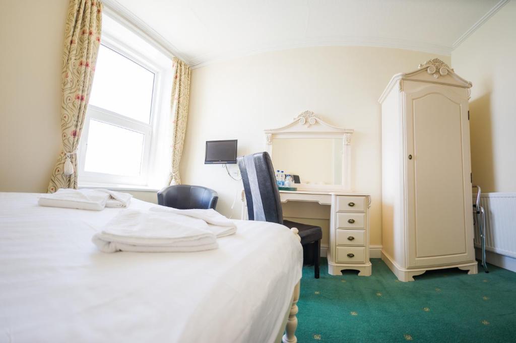 Queensbridge Hotel Aberystwyth Bagian luar foto