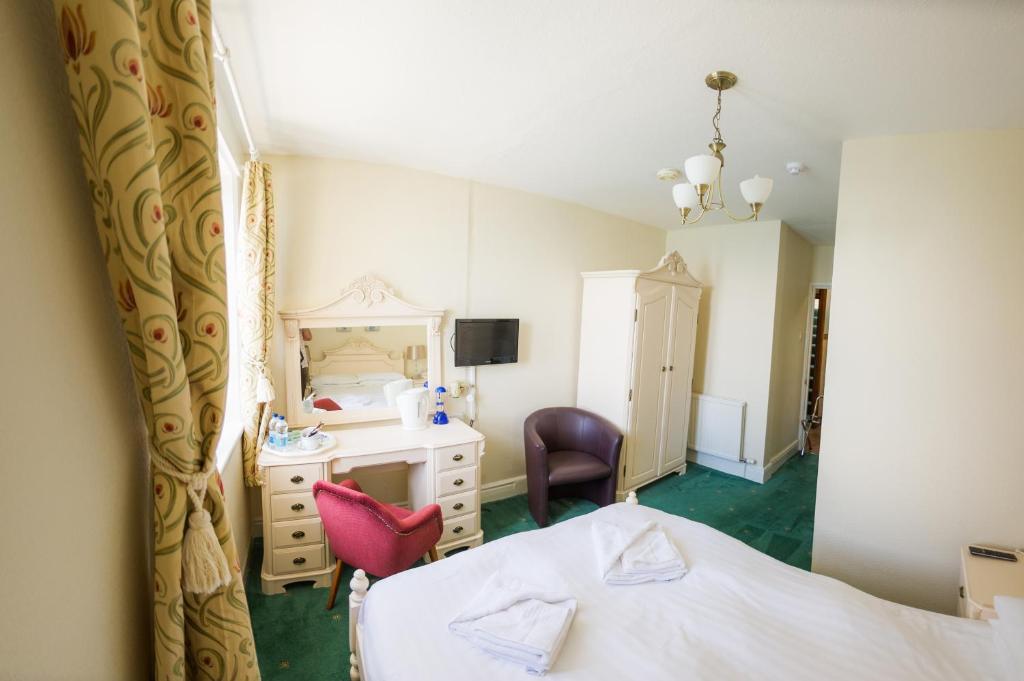 Queensbridge Hotel Aberystwyth Bagian luar foto