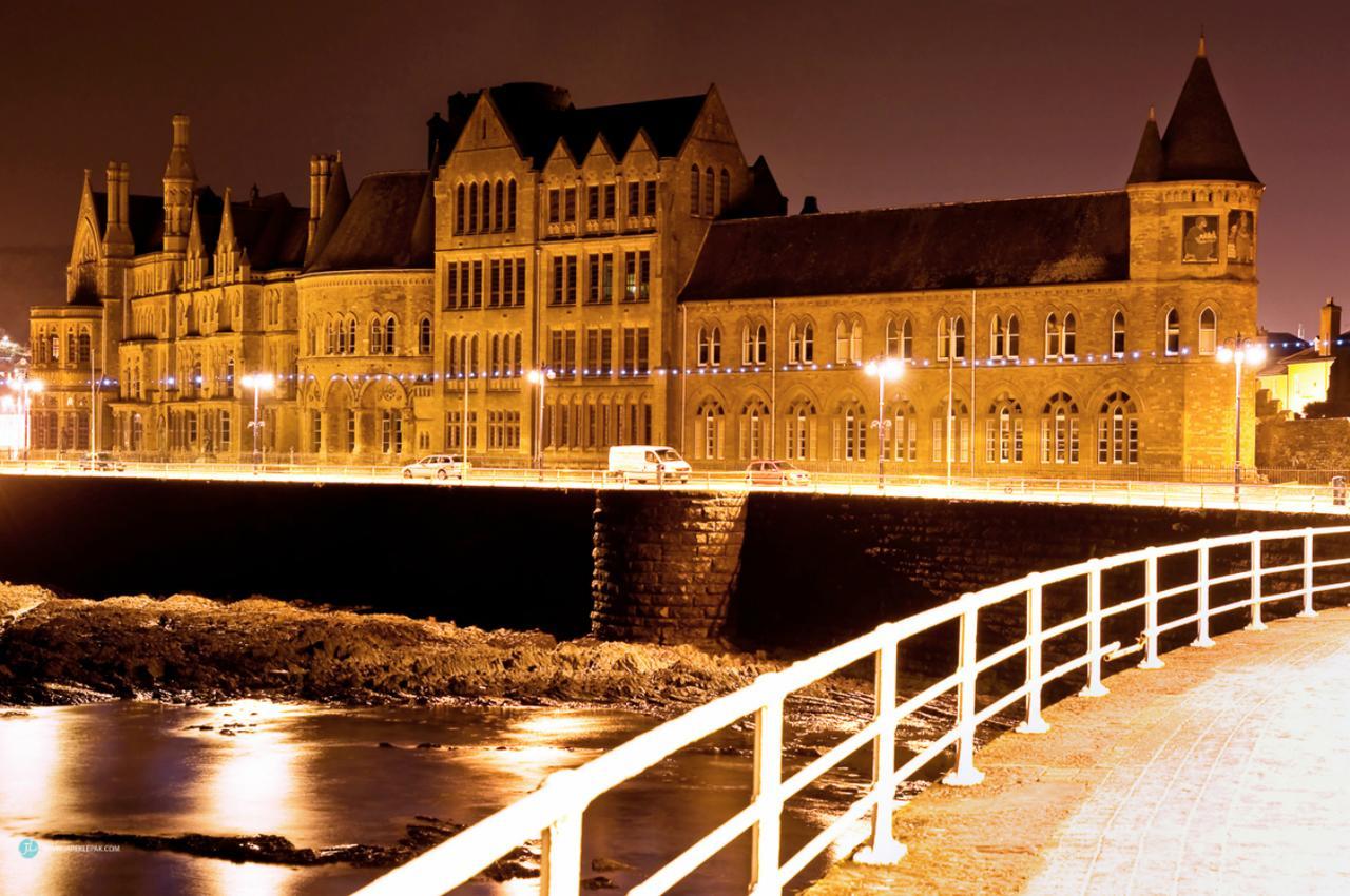 Queensbridge Hotel Aberystwyth Bagian luar foto