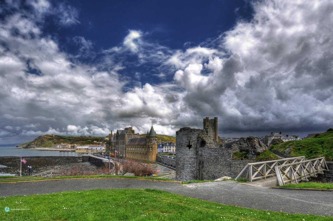 Queensbridge Hotel Aberystwyth Bagian luar foto