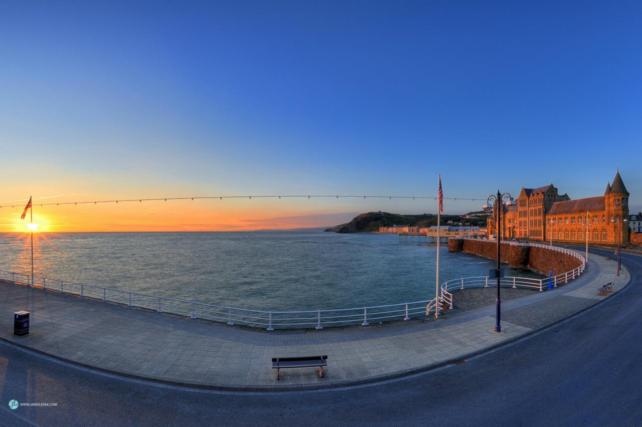 Queensbridge Hotel Aberystwyth Bagian luar foto